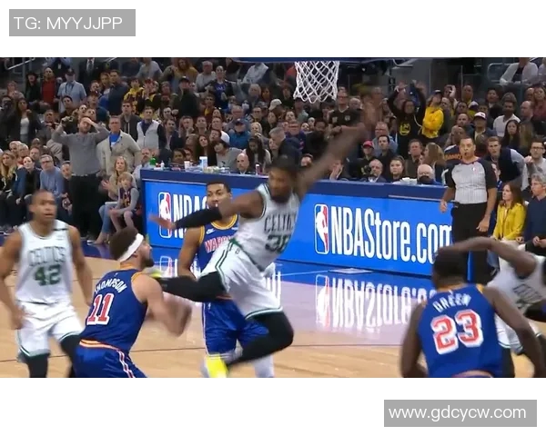 勇士在客场惨遭爵士逆转,主帅科尔不满主裁判判罚 勇士在客场惨遭爵士逆转,主帅科尔不满主裁判判罚