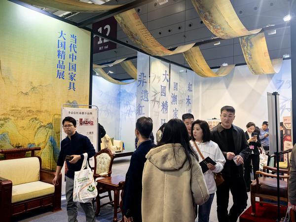 李忠信红木元首椅荣膺“当代中国家具大国精品奖” 闪耀深圳国际家具展(图10)